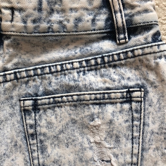 Shorts - Picture 4 of 5